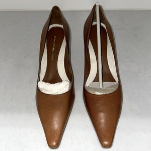 Bandolino tan pointy toe pumps